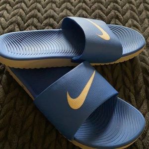 Nike men’s slip on